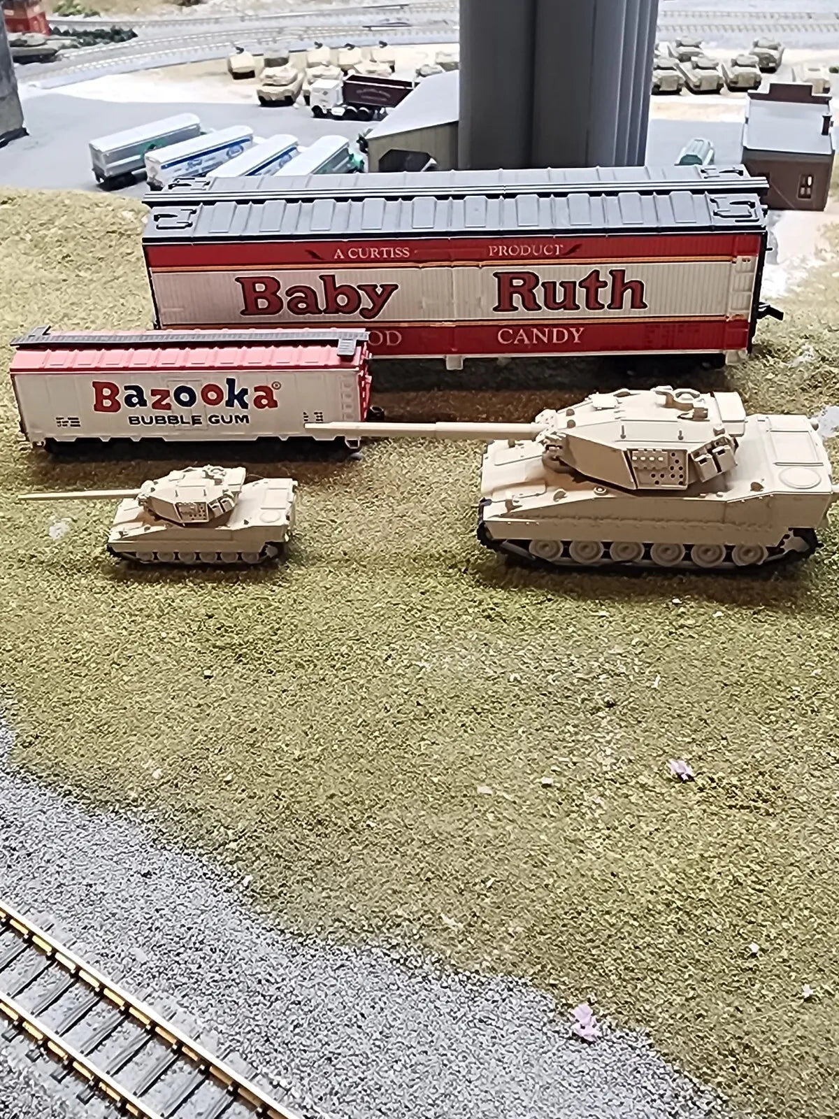 HO Scale 1:87 M8 Buford Armored Gun System Tank US Army - Desert Camo
