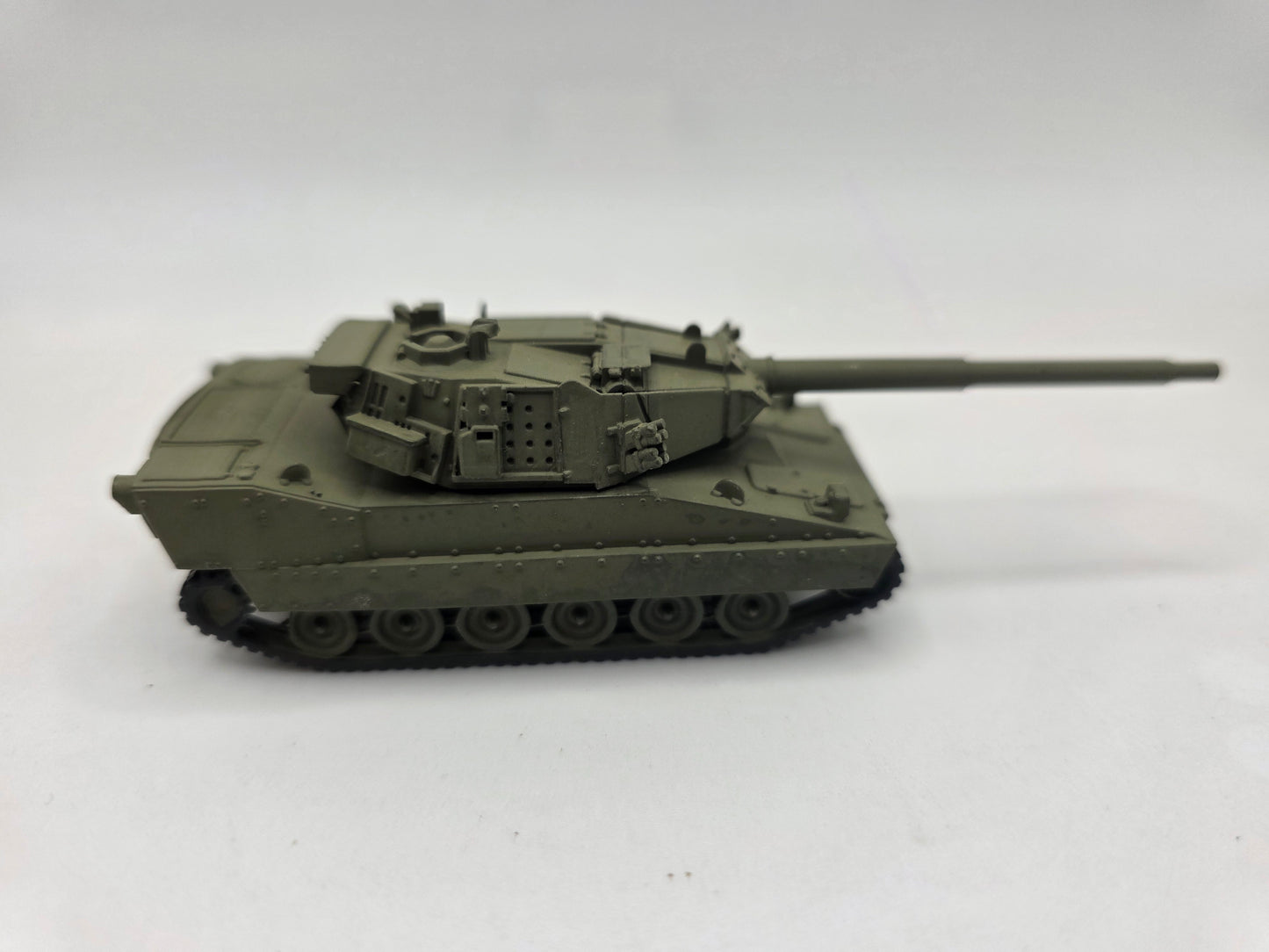 HO Scale 1:87 M8 Buford Armored Gun System Tank US Army - OD Green