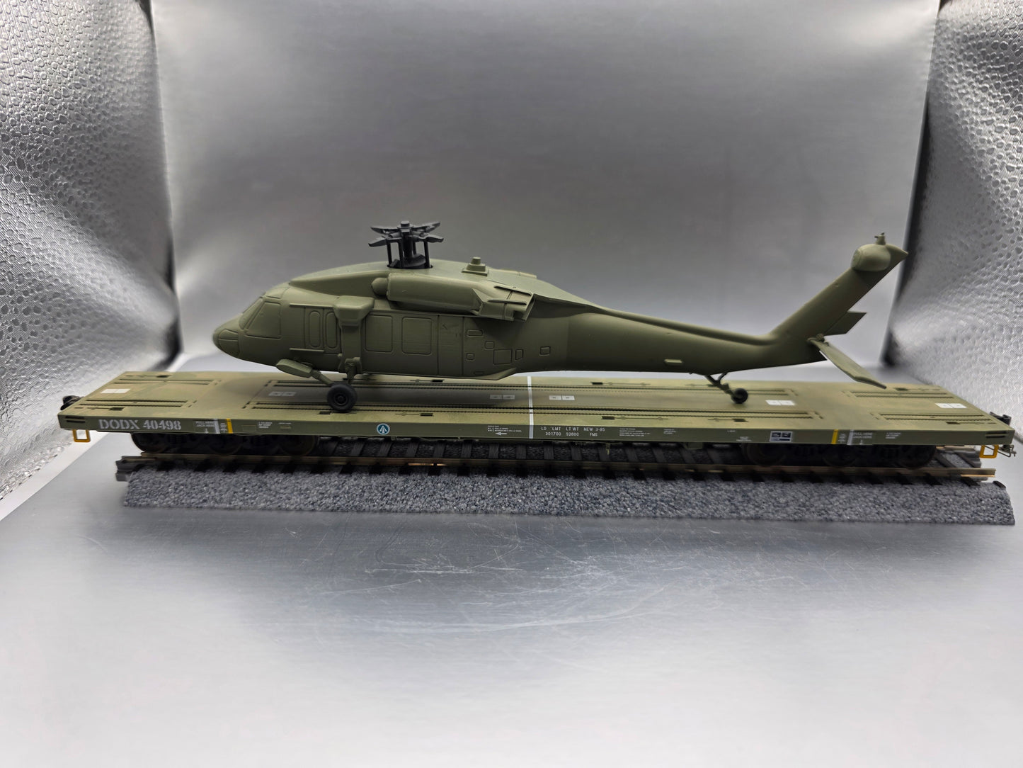 HO Scale 1:87 Sikorsky UH-60 Blackhawk Helicopter Trainload - US Army - CIA - Black