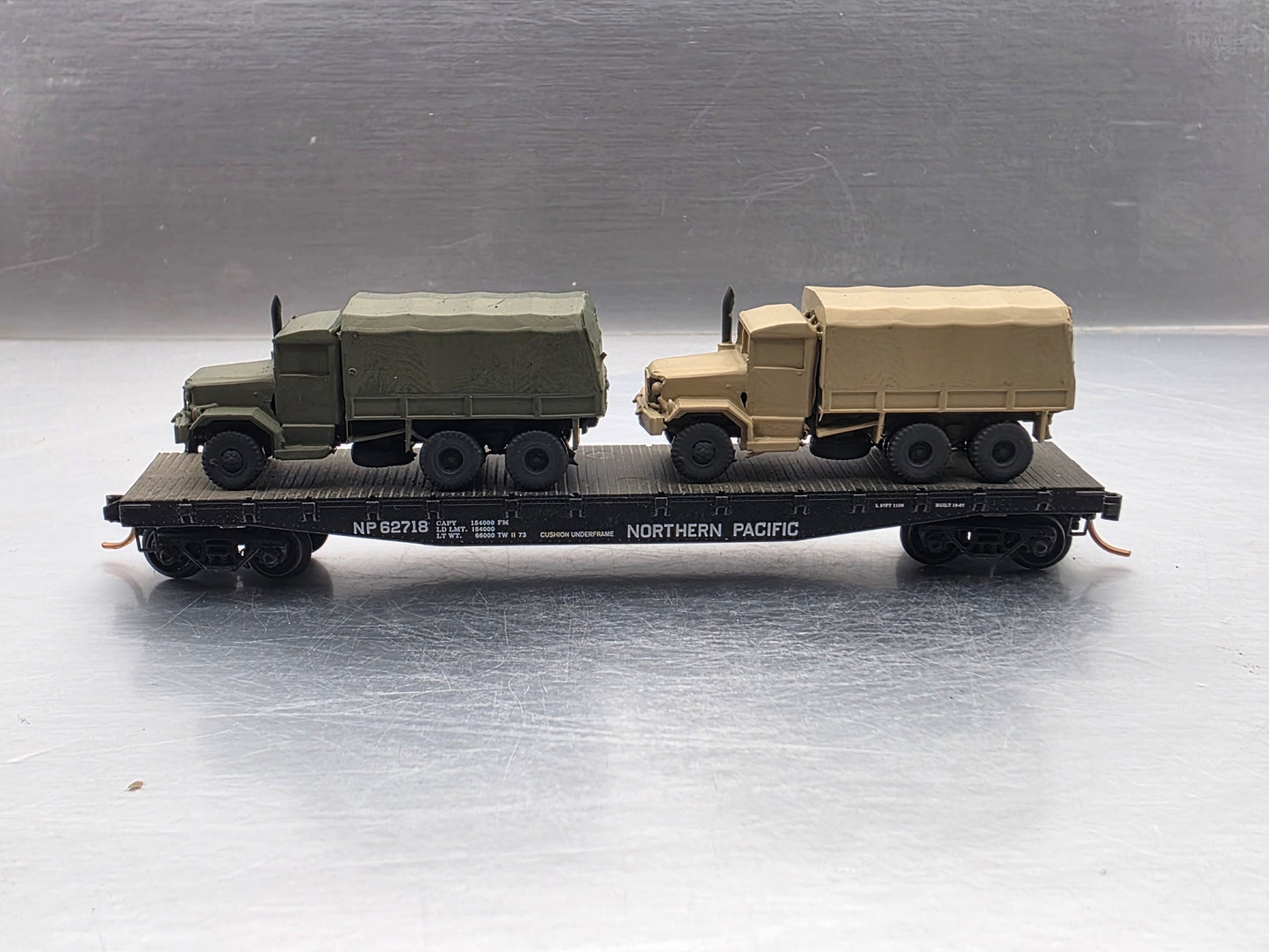 N Scale 1:87 M35 2½-ton 6×6 cargo truck Closed Bed Desert Camo "Deuce and a Half"