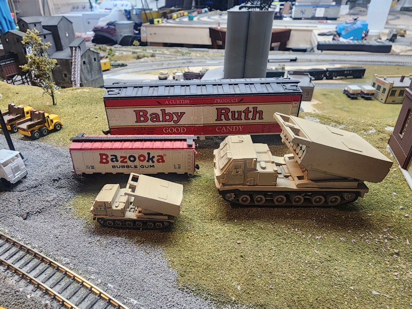 HO Scale 1:87 M270 MLRS - US Army Desert Camo
