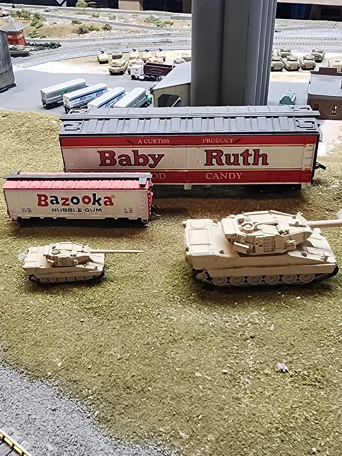 HO Scale 1:87 M8 Buford Armored Gun System Tank US Army - Desert Camo