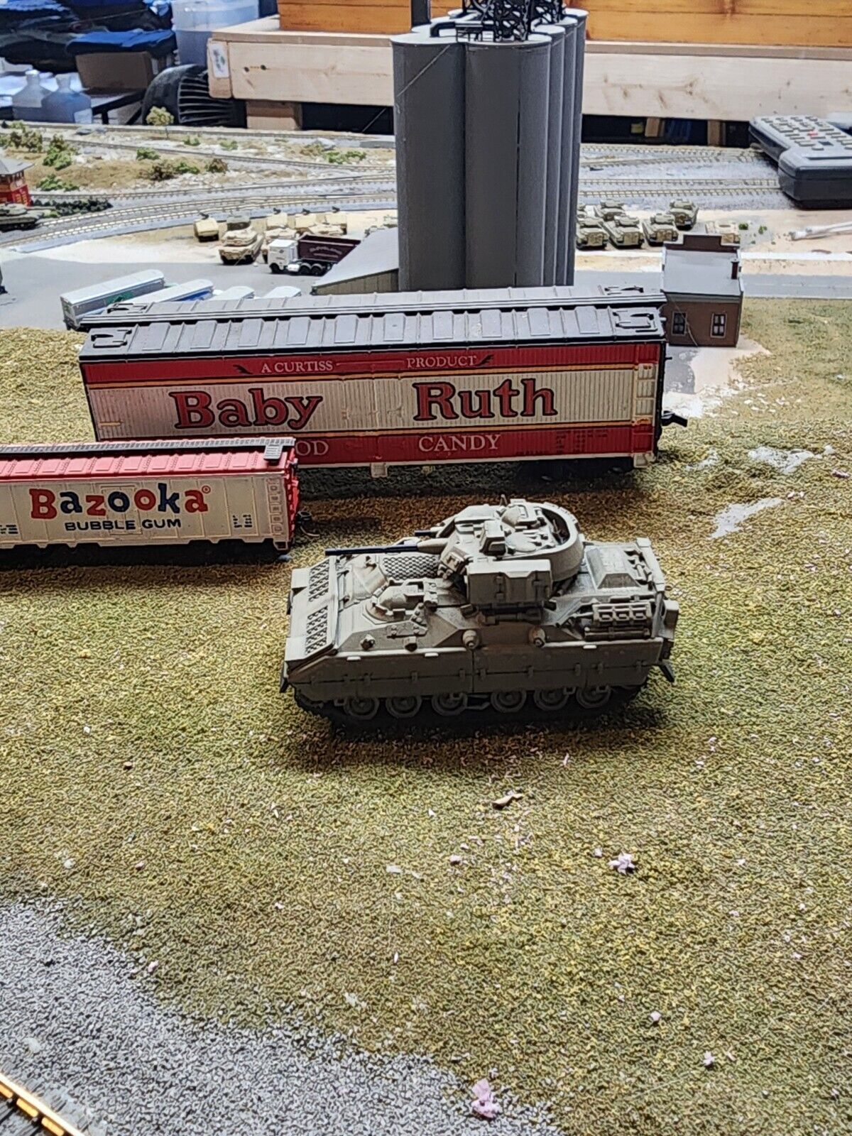 HO Scale 1:87 M2 Bradley IFV - US Army OD Green