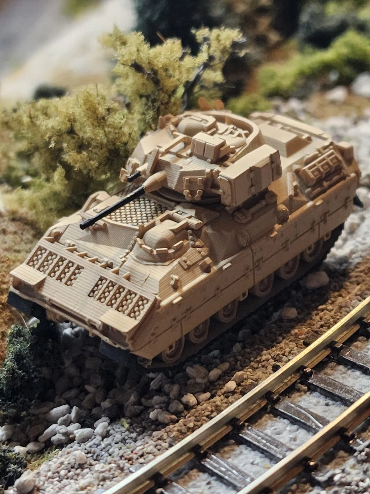 N Scale 1:160 Heavy Infantry Team (3) M2 Bradley, (1) M1 Abrams - Desert Camo