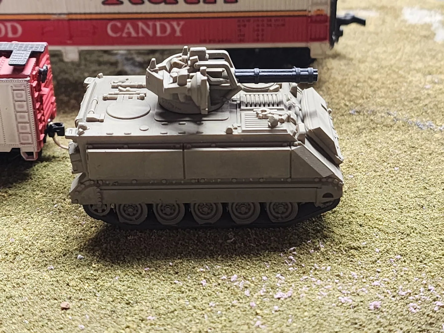 HO Scale 1:87 M163 Vulcan Air Defense System (VADS) - US Army OD Green