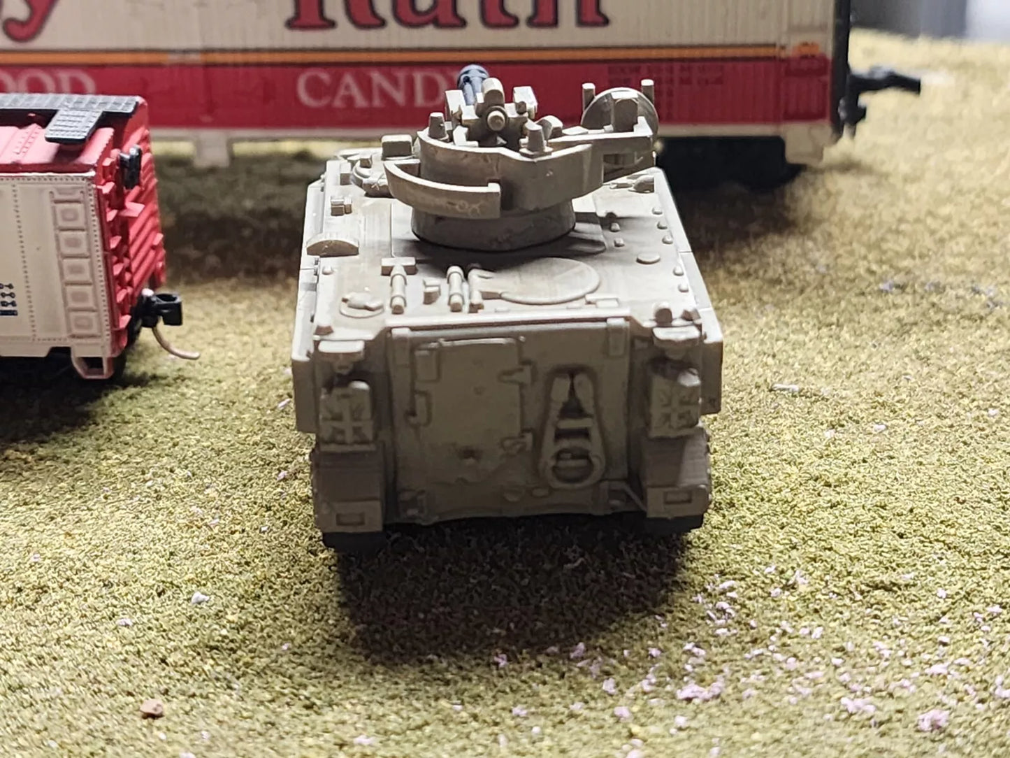 HO Scale 1:87 M163 Vulcan Air Defense System (VADS) - US Army OD Green