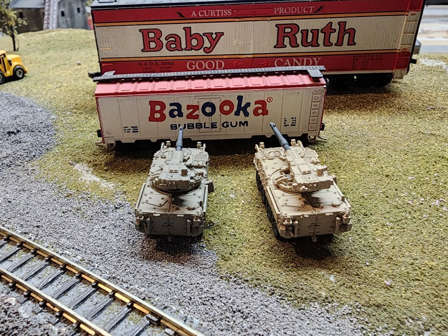 N Scale 1:160 M1128 Mobile Gun System US Army Desert Camo