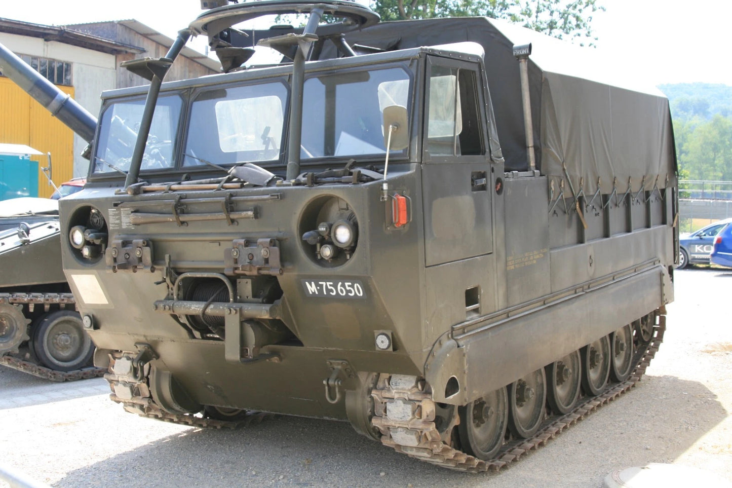 HO Scale 1:87 M548 Tracked Cargo Carrier un-Covered OD Green US Army