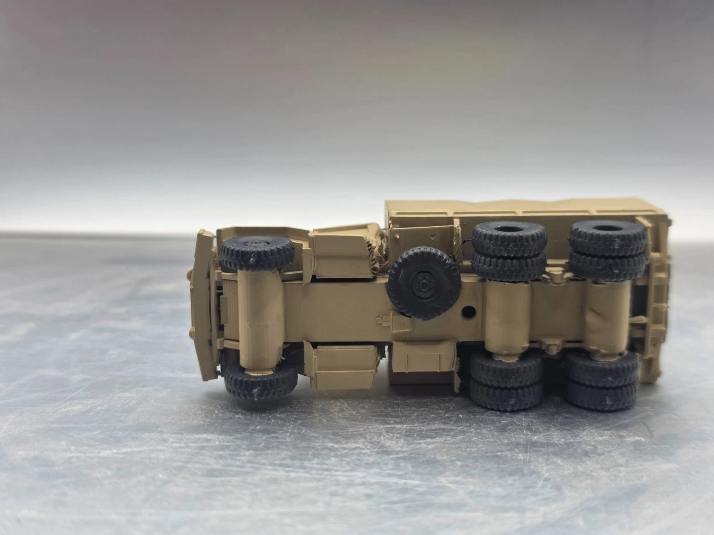HO Scale 1:87 M35 2½-ton 6×6 cargo truck Closed Bed Desert Camo - "Deuce and a Half"
