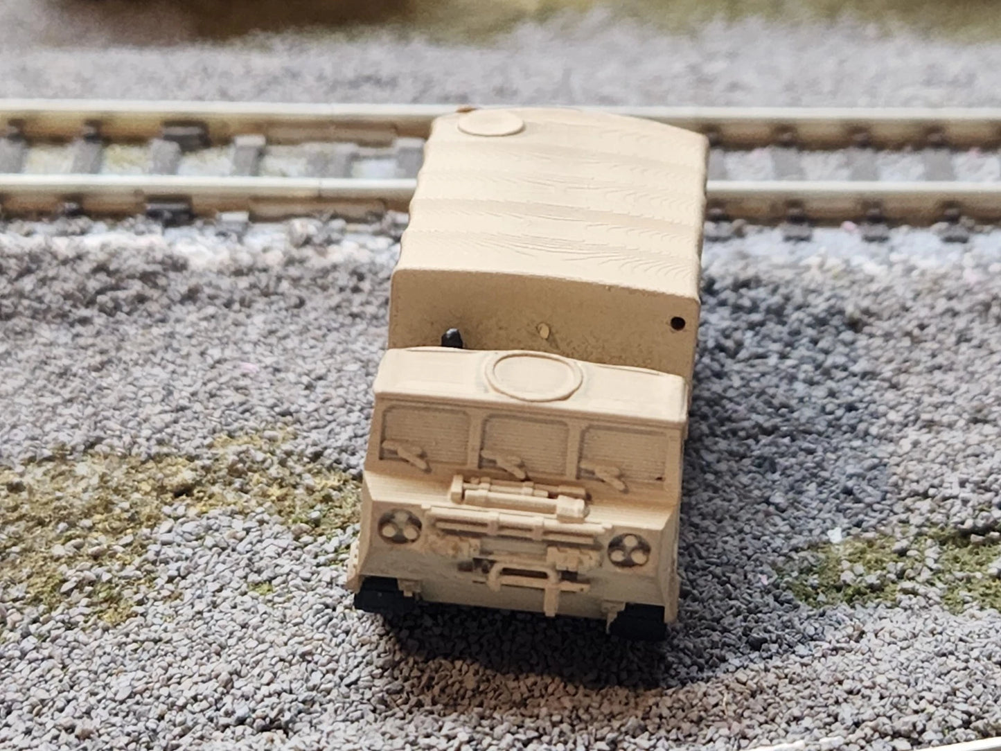 N Scale 1:160 M548 Tracked Cargo Carrier Covered Desert Camo US Army