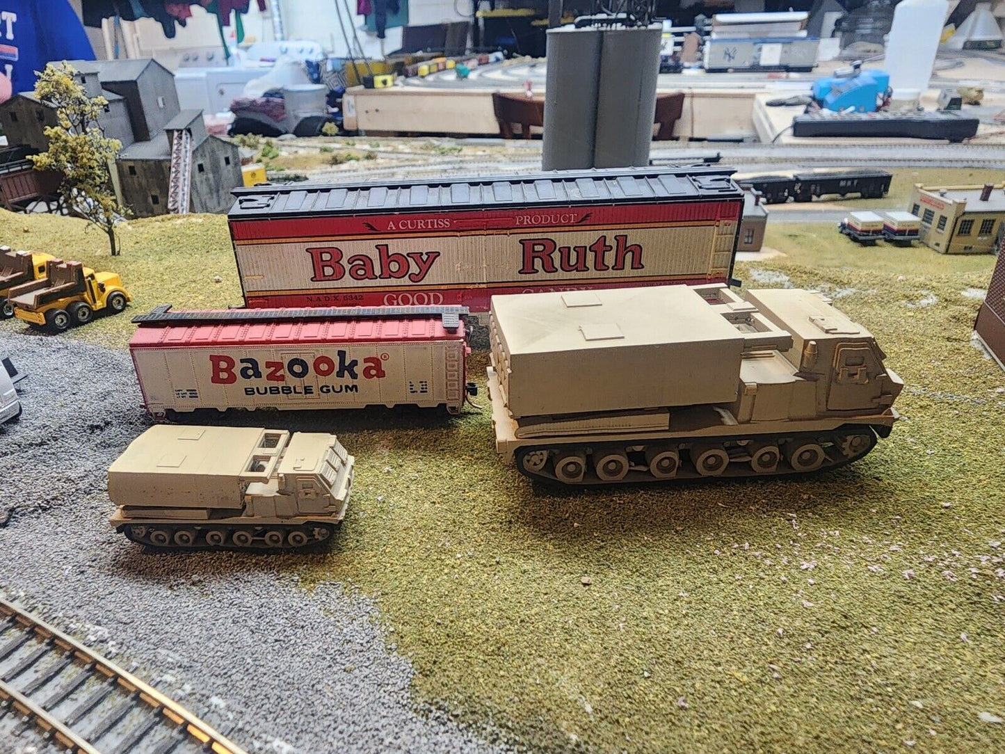 HO Scale 1:87 M270 MLRS - US Army Desert Camo