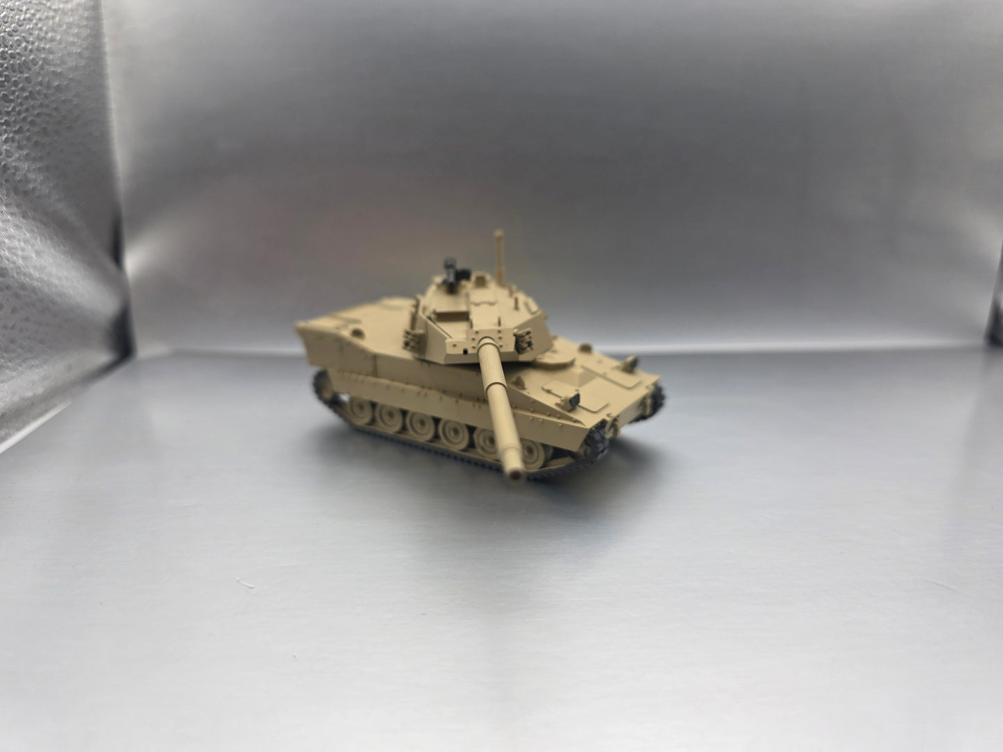 1:72 M8 Buford Armored Gun System Tank Desert Camo US Army