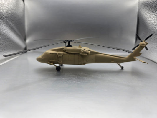 HO Scale 1:87 Sikorsky UH-60 Blackhawk Helicopter Trainload - US Army - Desert Camo
