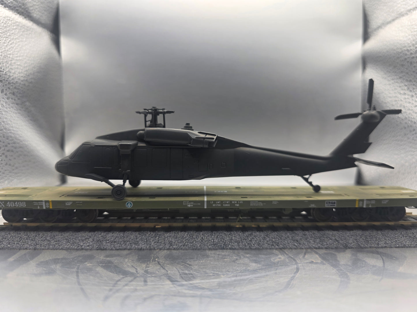 HO Scale 1:87 Sikorsky UH-60 Blackhawk Helicopter Trainload - US Army - CIA - Black