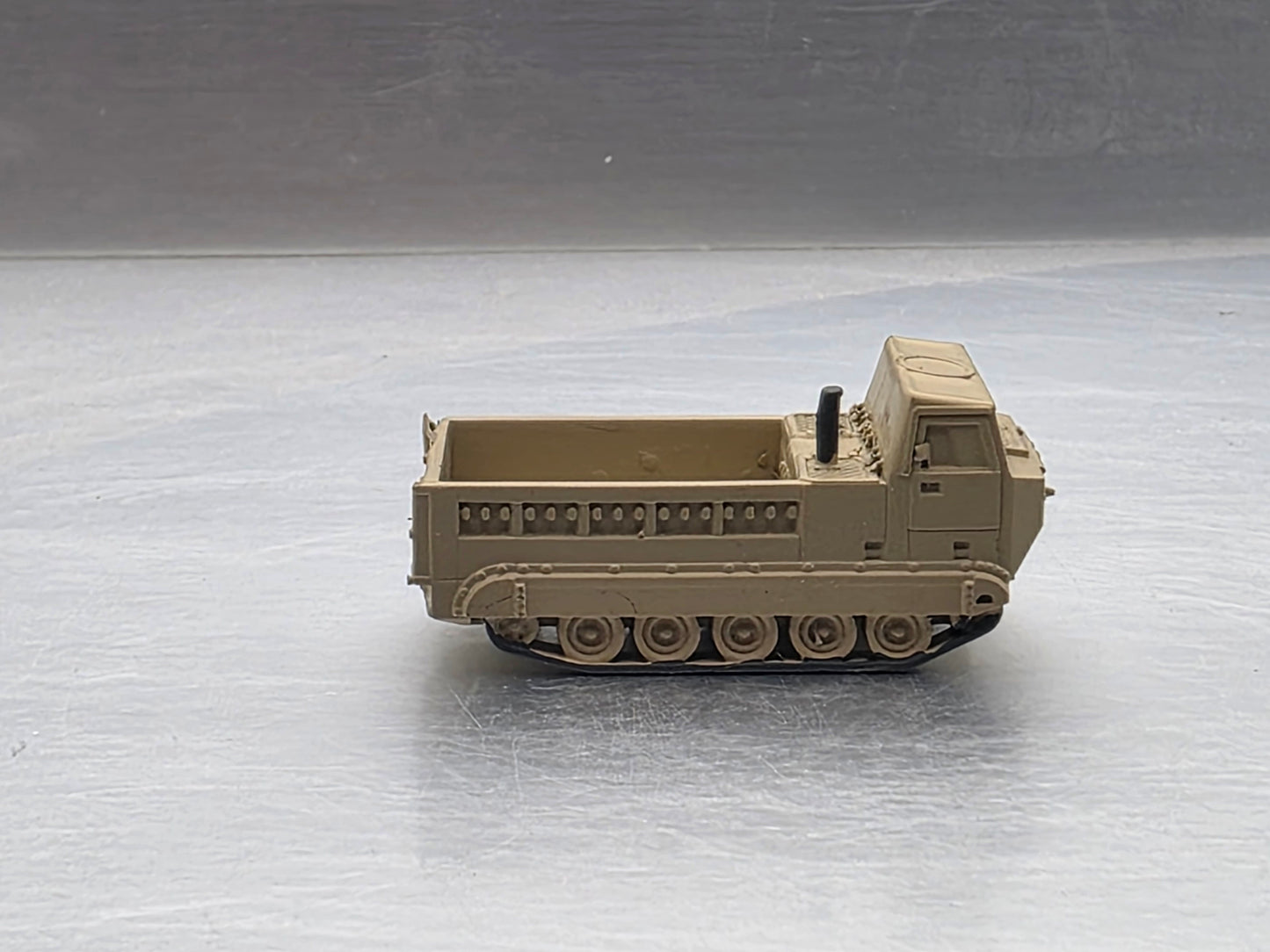 N Scale 1:160 M548 Tracked Cargo Carrier Open Bed Desert Camo US Army