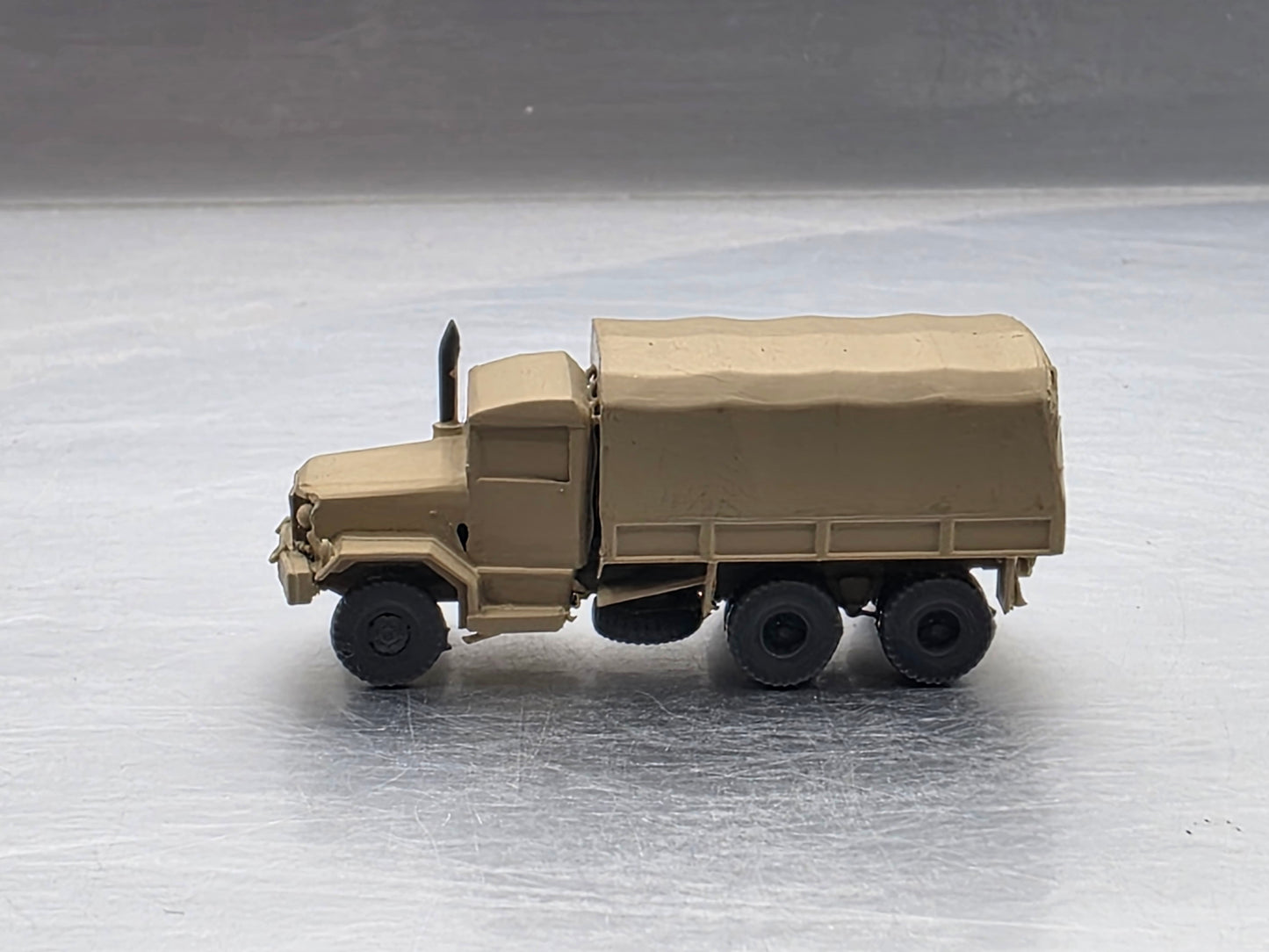 N Scale 1:87 M35 2½-ton 6×6 cargo truck Closed Bed Desert Camo "Deuce and a Half"