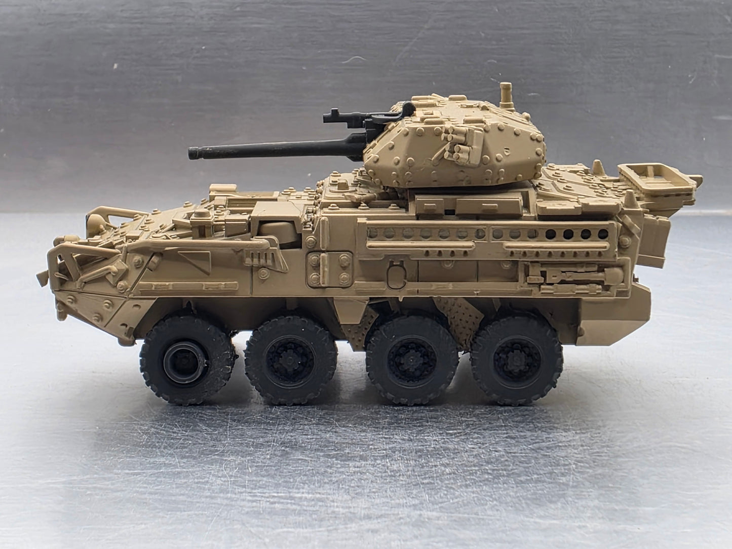 HO Scale 1:87 Stryker 30 mm Infantry Carrier Vehicle – Dragoon (ICV-D) - Desert Camo