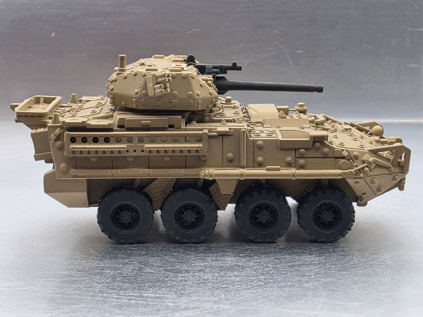 HO Scale 1:87 Stryker 30 mm Infantry Carrier Vehicle – Dragoon (ICV-D) - Desert Camo