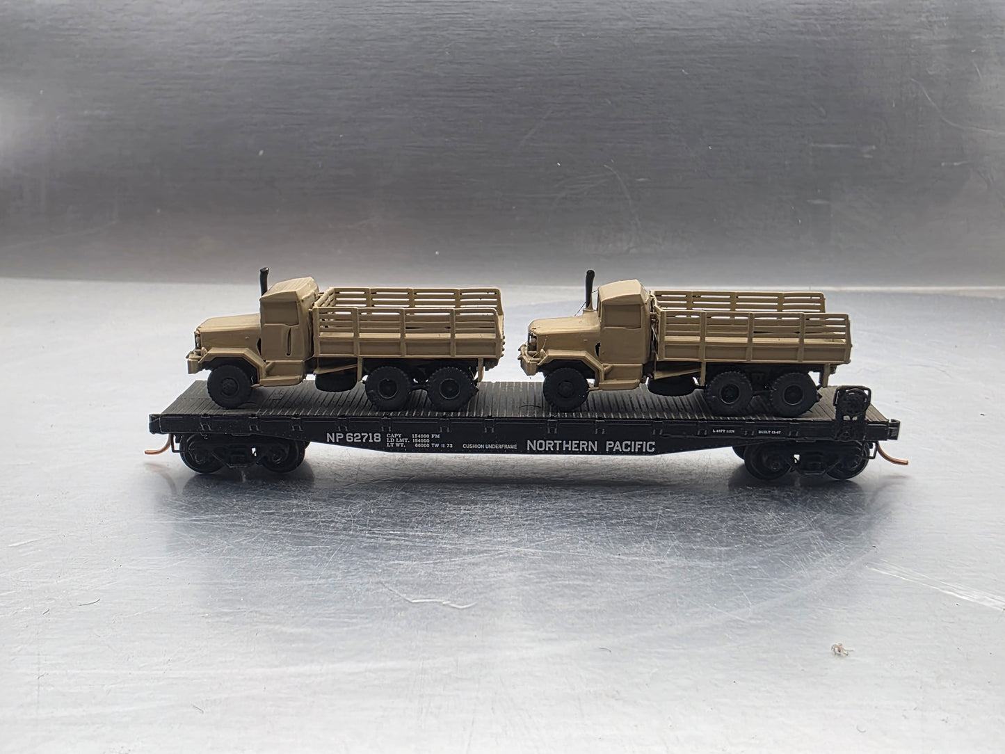 N Scale 1:160 M35 2½-ton 6×6 cargo truck Open Bed Desert Camo "Deuce and a Half"