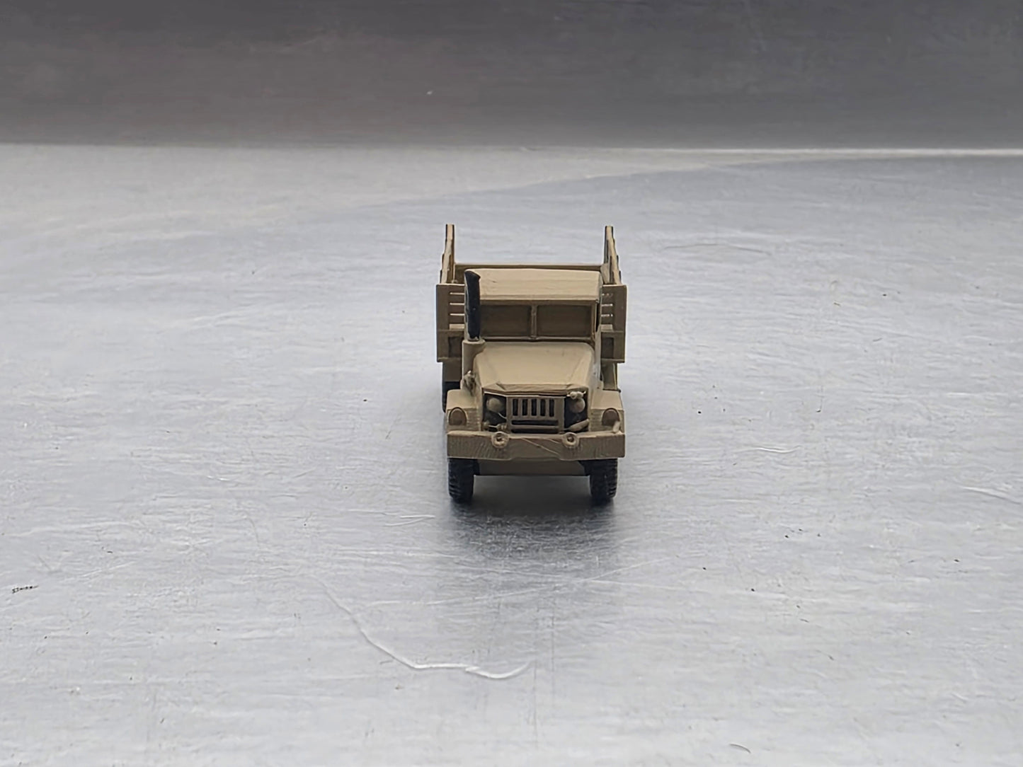N Scale 1:160 M35 2½-ton 6×6 cargo truck Open Bed Desert Camo "Deuce and a Half"