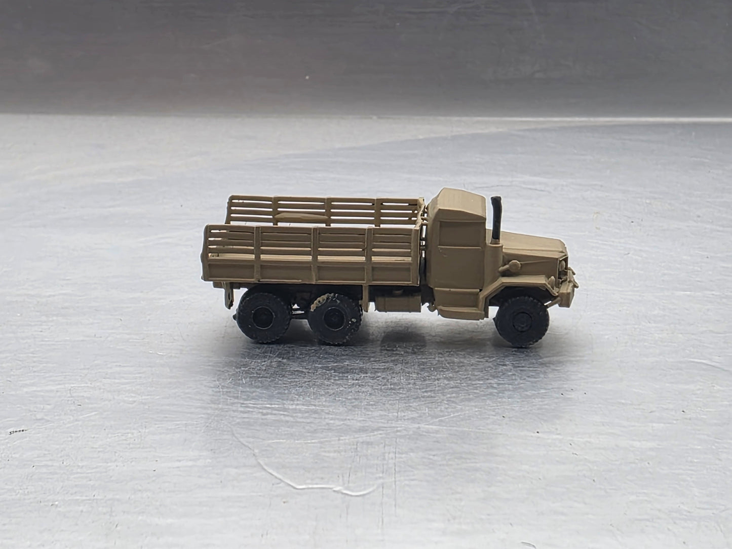 N Scale 1:160 M35 2½-ton 6×6 cargo truck Open Bed Desert Camo "Deuce and a Half"