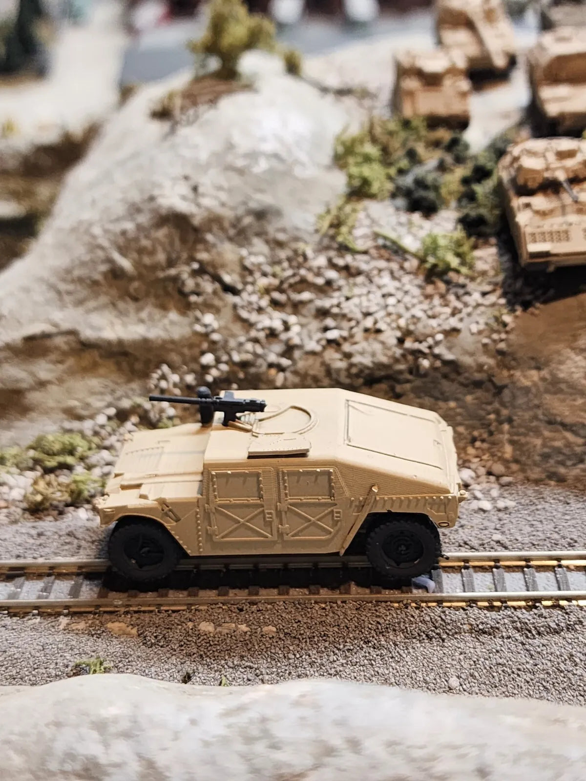 HO Scale 1:87 HMMWV Hummer US Army .50 CAL Machine Gun - Desert Camo