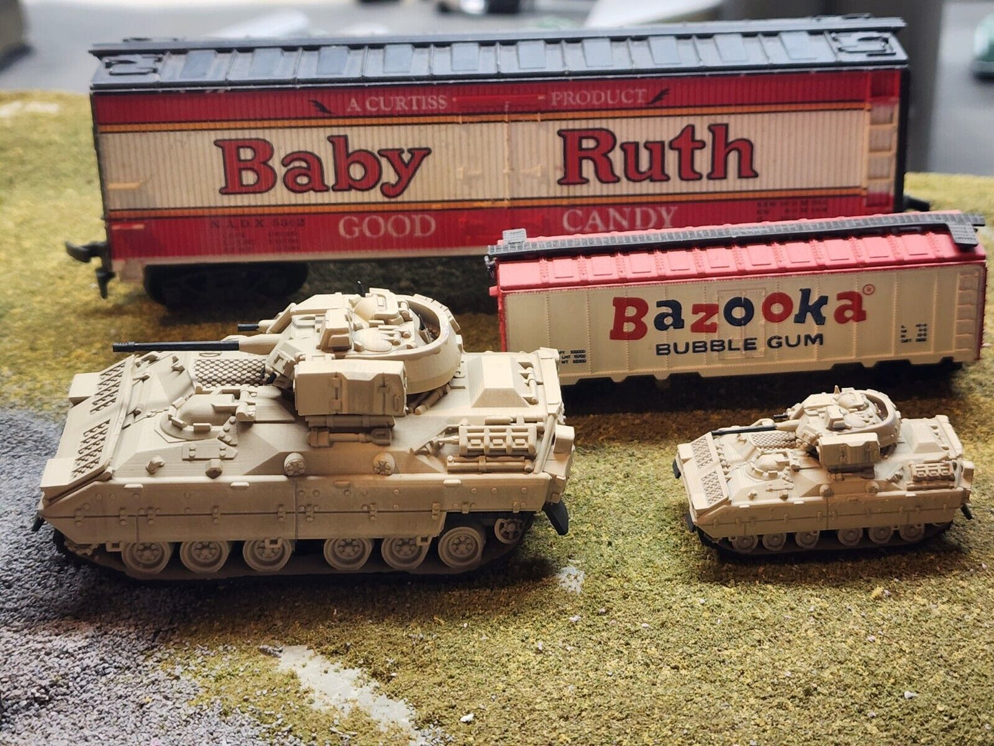 HO Scale 1:87 M2 Bradley IFV - US Army Desert Camo