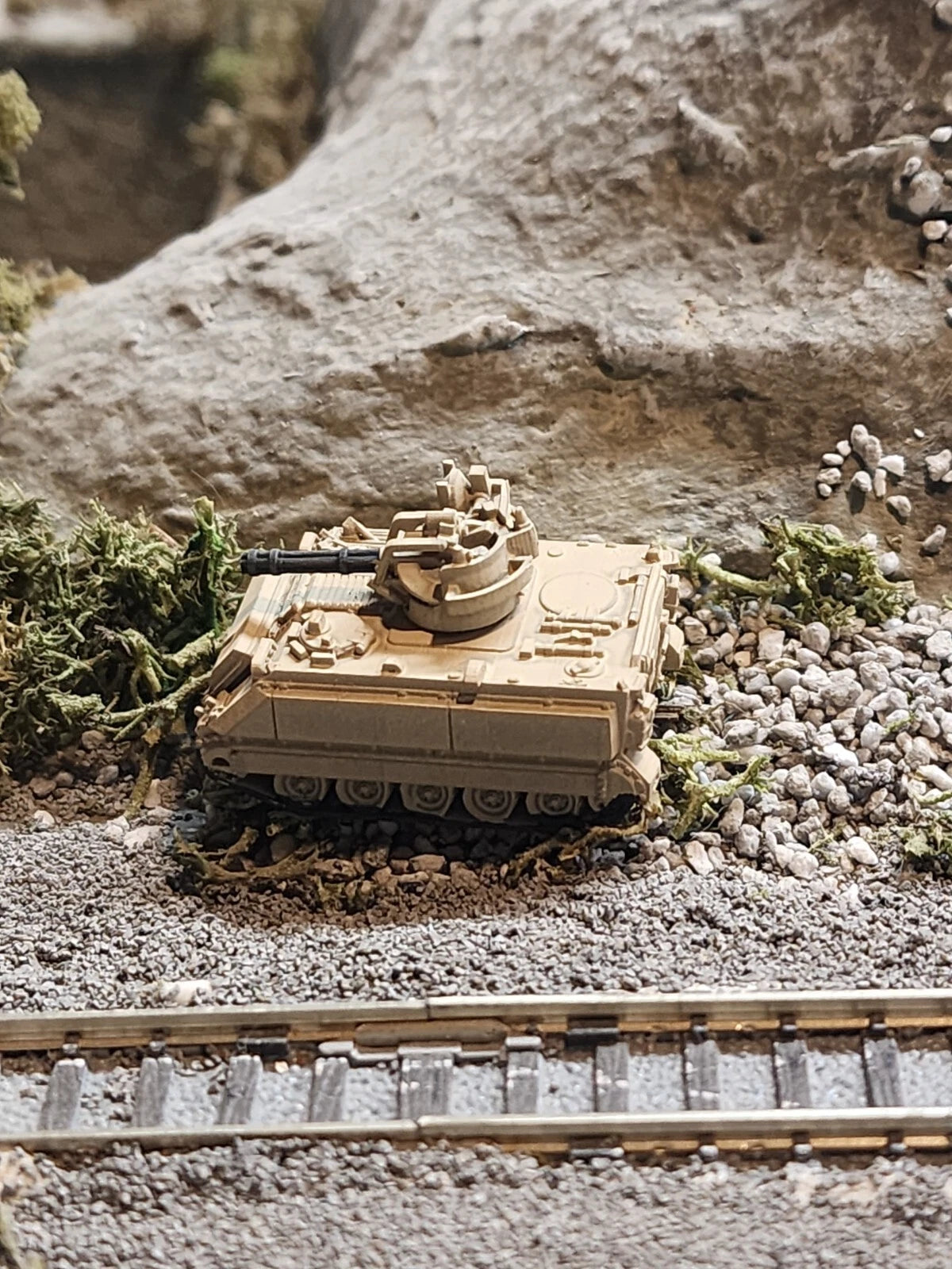 N Scale 1:160 M163 Vulcan Air Defense System (VADS) - US Army Desert Camo