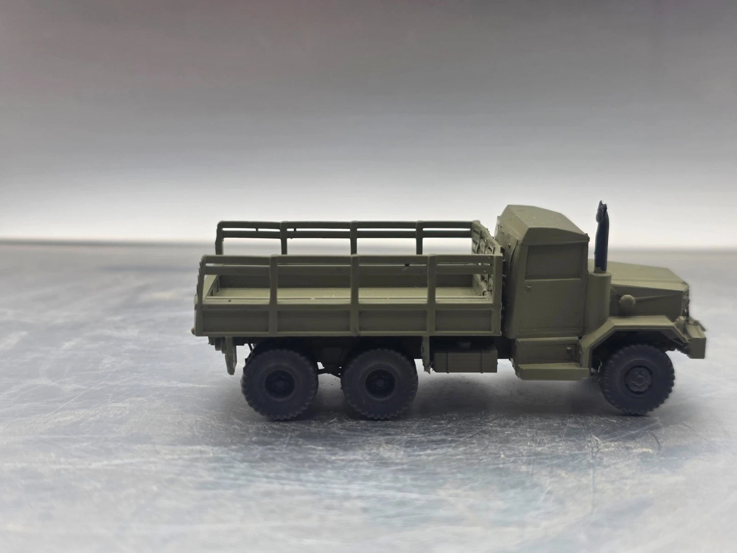 HO Scale 1:87 M35 2½-ton 6×6 cargo truck Open Bed OD Green - "Deuce and a Half"