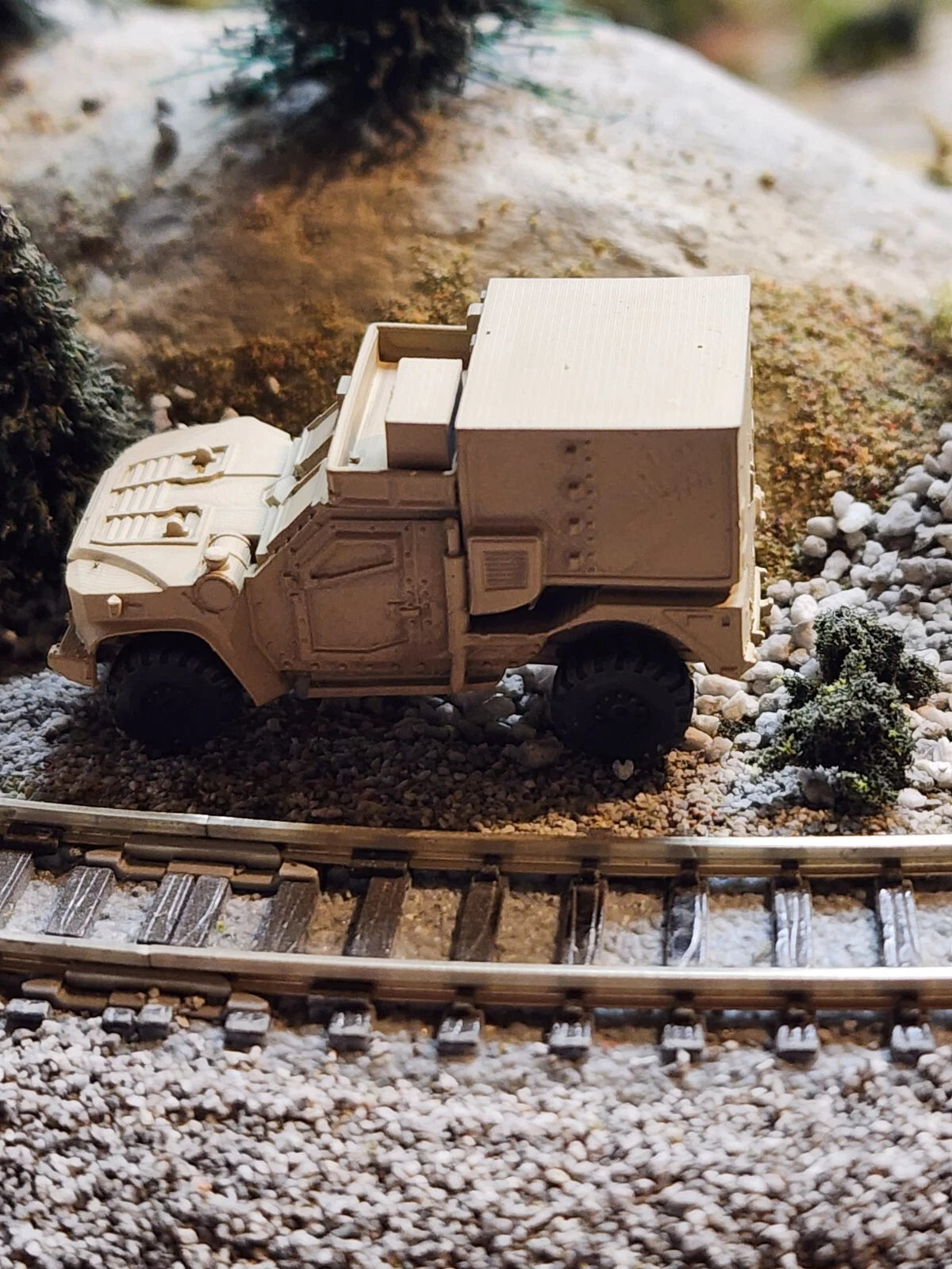 N Scale 1:160 Joint Light Tactical Vehicle (JLTV) Shelter - US Army Desert Camo