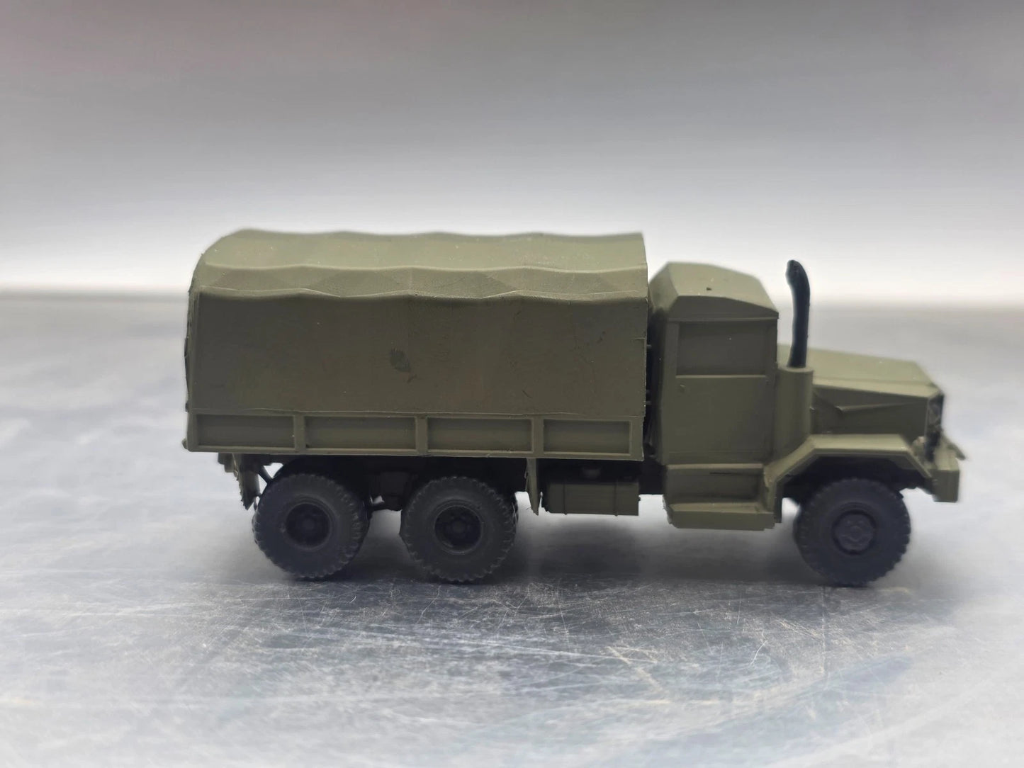 HO Scale 1:87 M35 2½-ton 6×6 cargo truck Closed Bed OD Green - "Deuce and a Half"