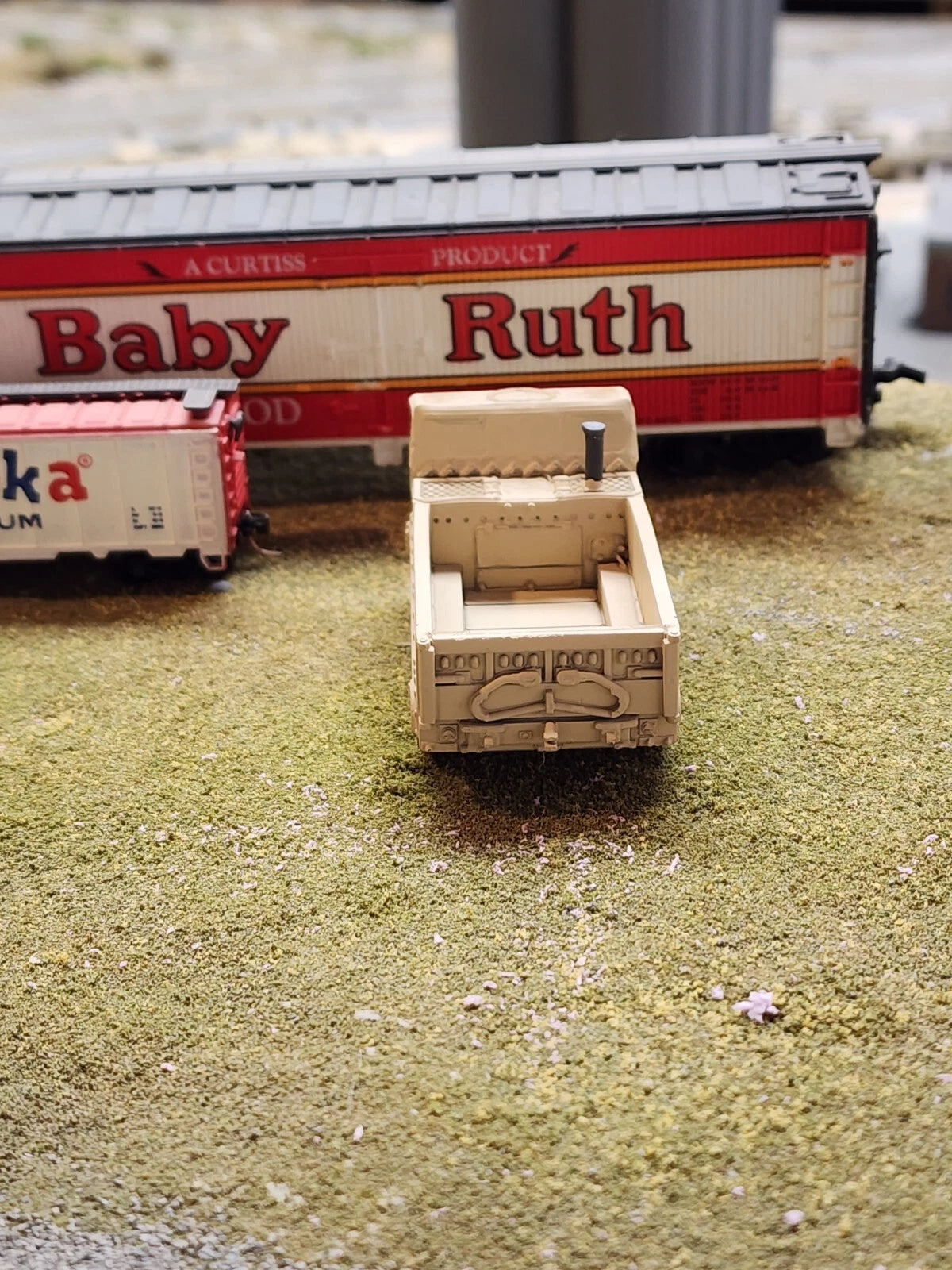 HO Scale 1:87 M548 Tracked Cargo Carrier un-Covered Desert Camo US Army