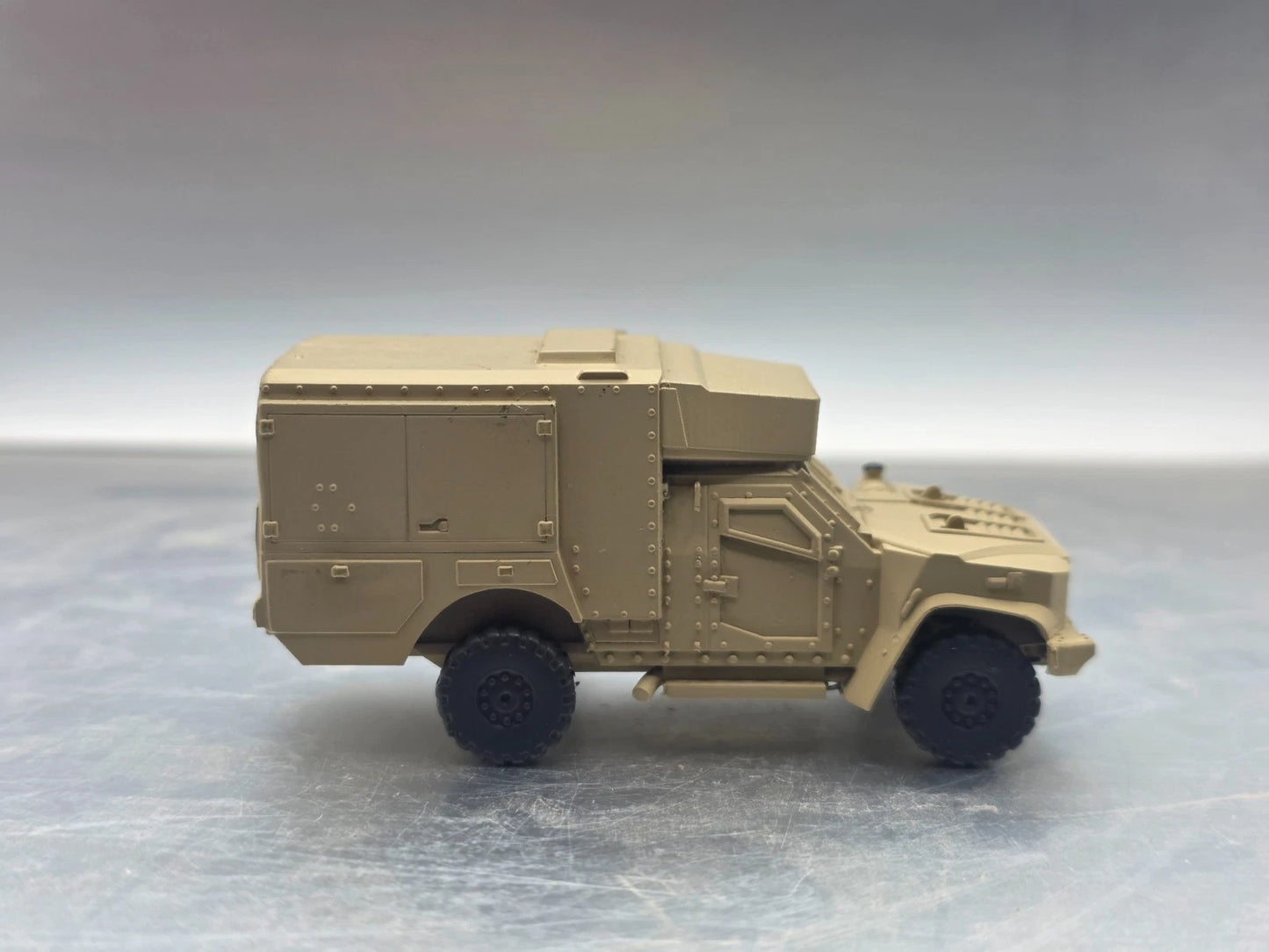HO Scale 1:87 JLTV Ambulance Desert Camo US Army