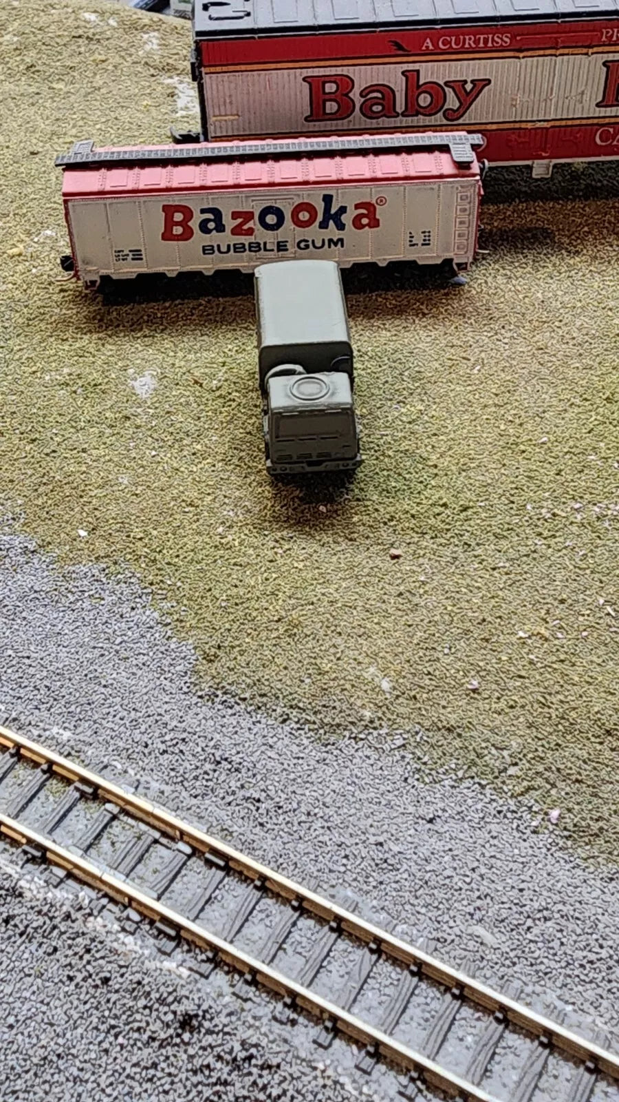 N Scale 1:160 M1078 LMTV 2 1/2 Ton Cargo Truck 4x4 Covered OD Green