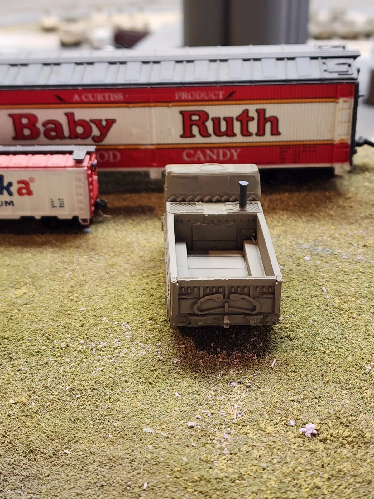 HO Scale 1:87 M548 Tracked Cargo Carrier un-Covered OD Green US Army
