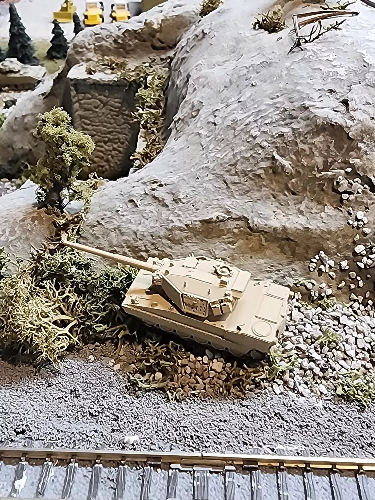 N Scale 1:160 M8 Buford Armored Gun System Tank Desert Camo US Army