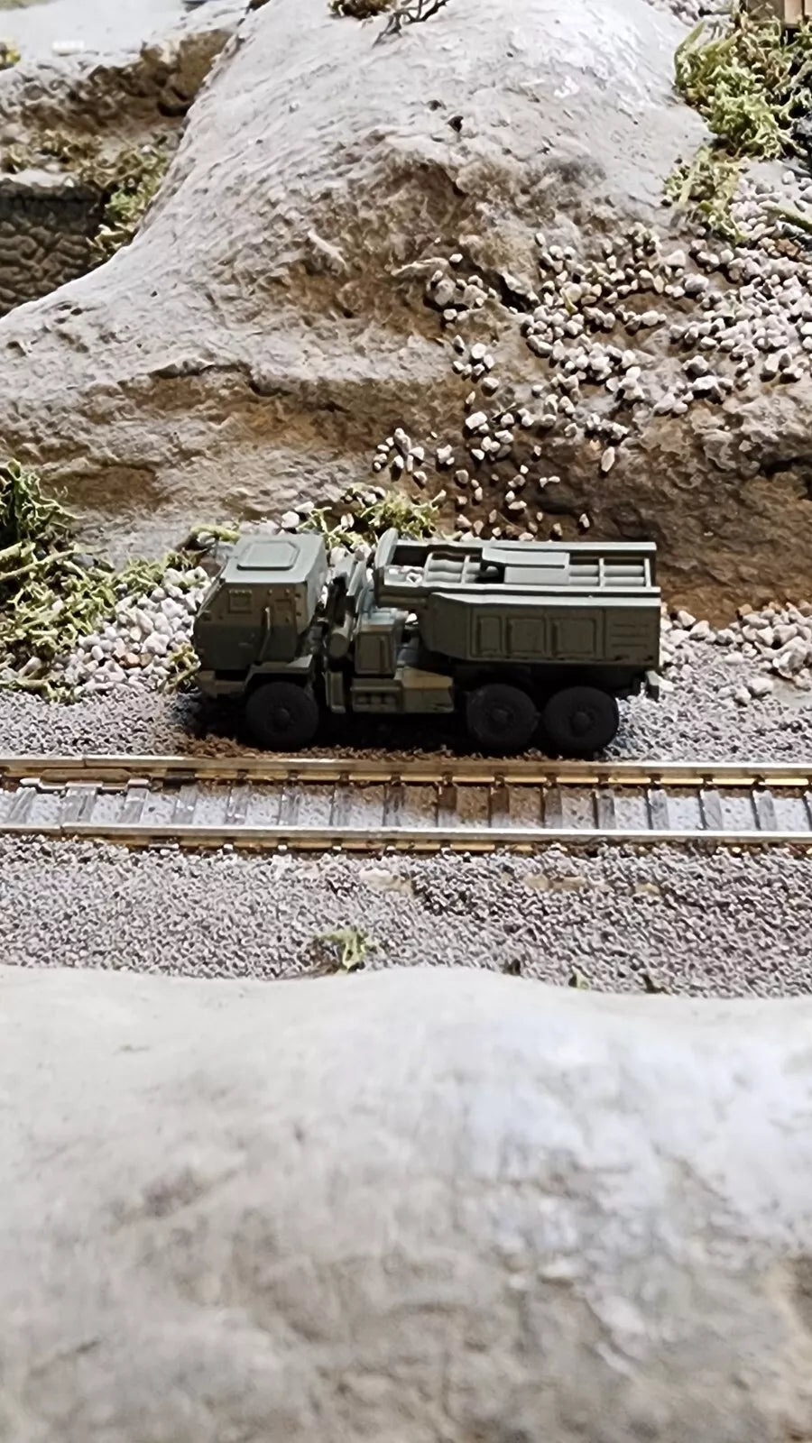 N Scale 1:160 M142 HIMARS Multiple Rocket Launcher OD Green