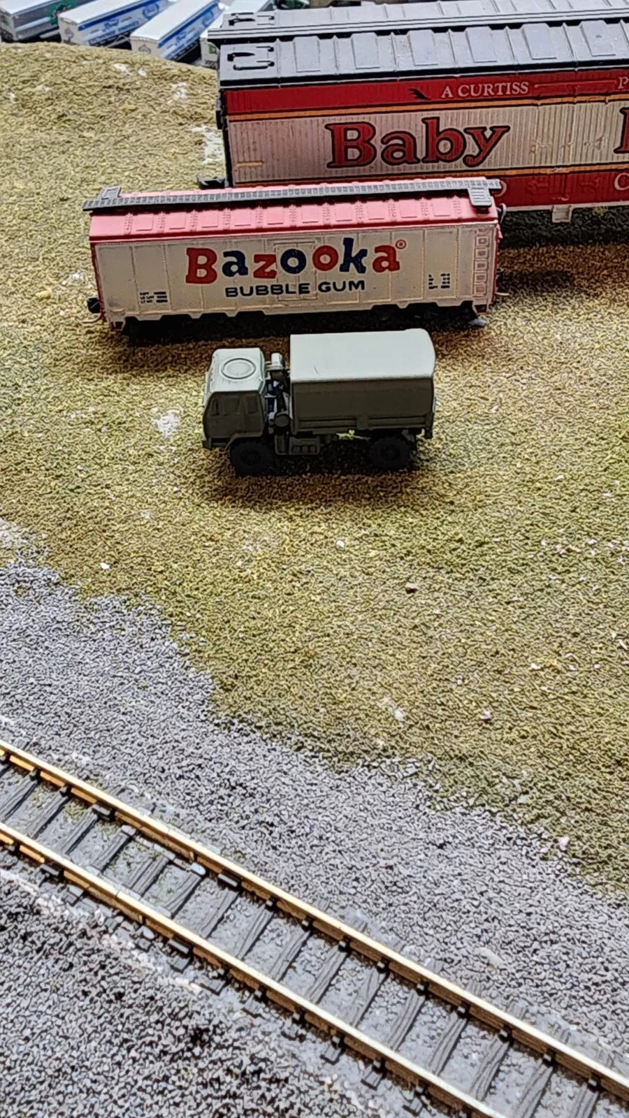 N Scale 1:160 M1078 LMTV 2 1/2 Ton Cargo Truck 4x4 Covered OD Green