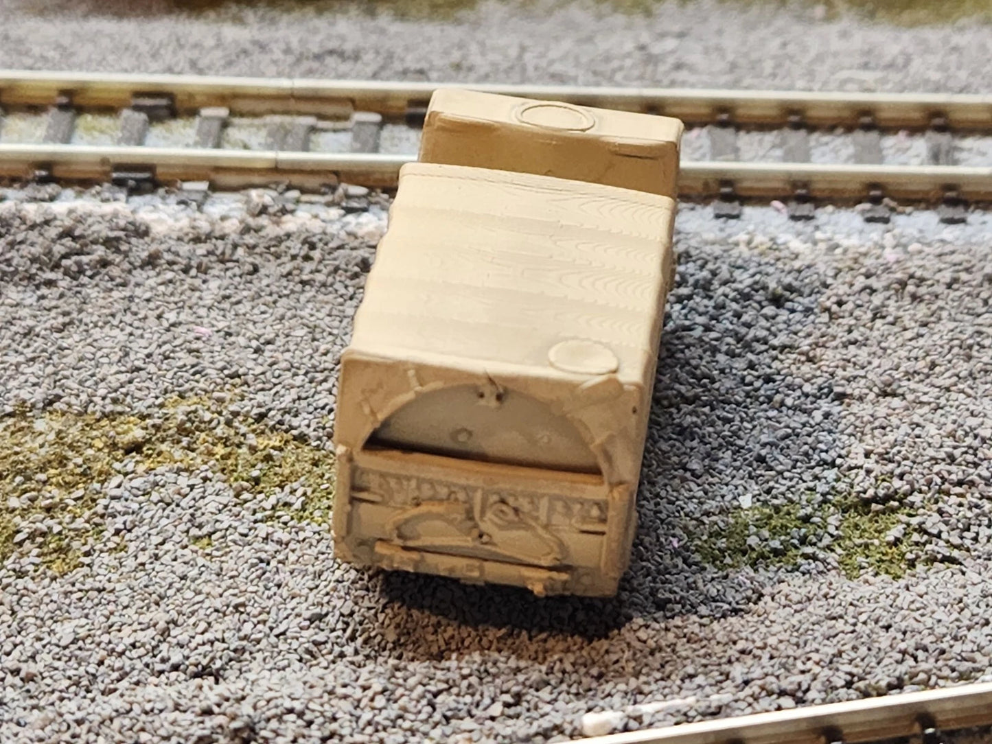 N Scale 1:160 M548 Tracked Cargo Carrier Covered Desert Camo US Army