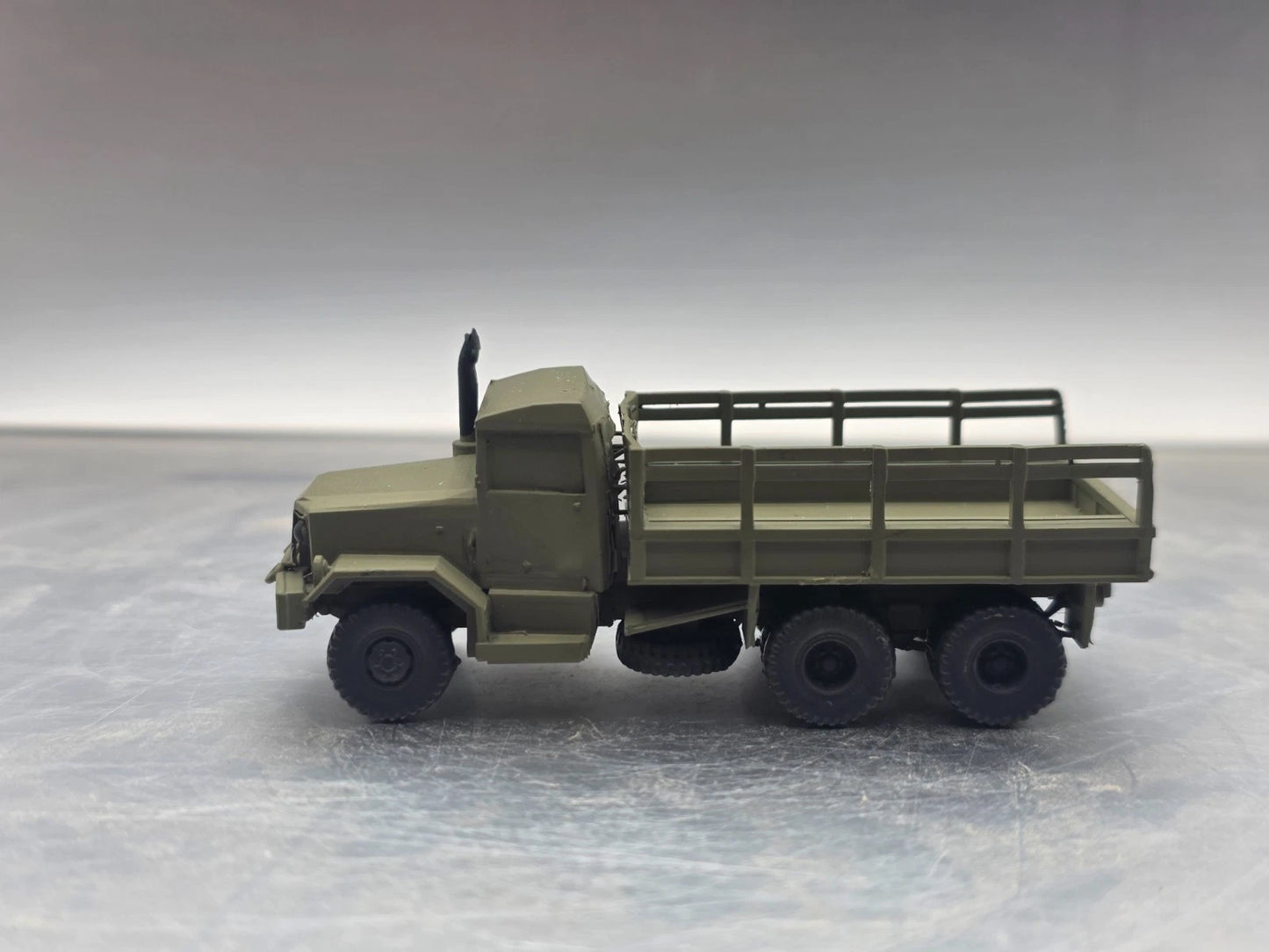HO Scale 1:87 M35 2½-ton 6×6 cargo truck Open Bed OD Green - "Deuce and a Half"
