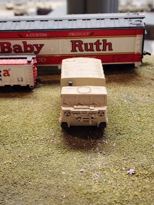 HO Scale 1:87 M548 Tracked Cargo Carrier Covered Desert Camo US Army