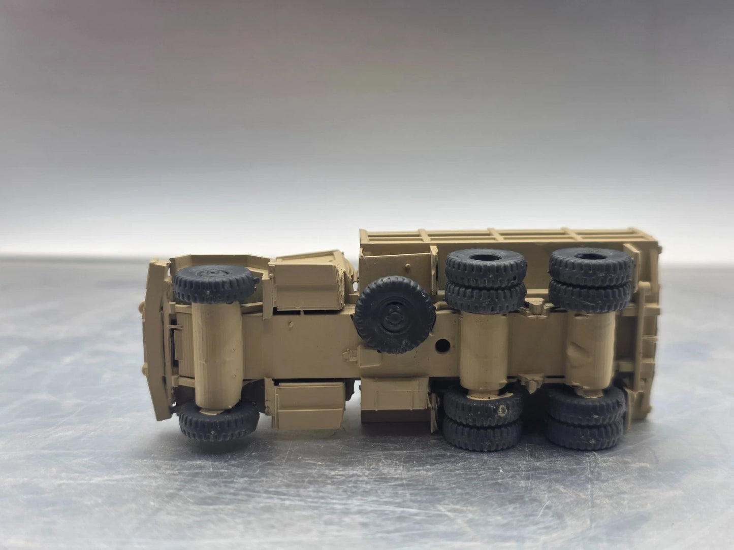 HO Scale 1:87 M35 2½-ton 6×6 cargo truck Open Bed Desert Camo - "Deuce and a Half"