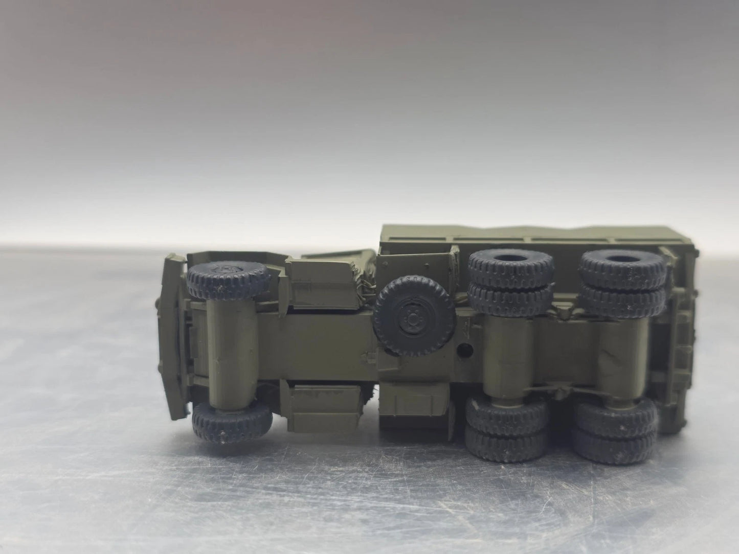 HO Scale 1:87 M35 2½-ton 6×6 cargo truck Closed Bed OD Green - "Deuce and a Half"