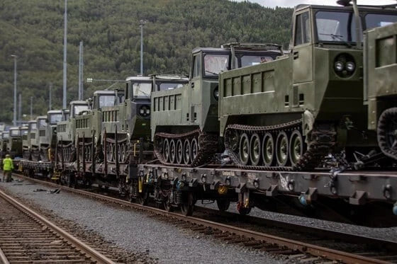 HO Scale 1:87 M548 Tracked Cargo Carrier un-Covered OD Green US Army