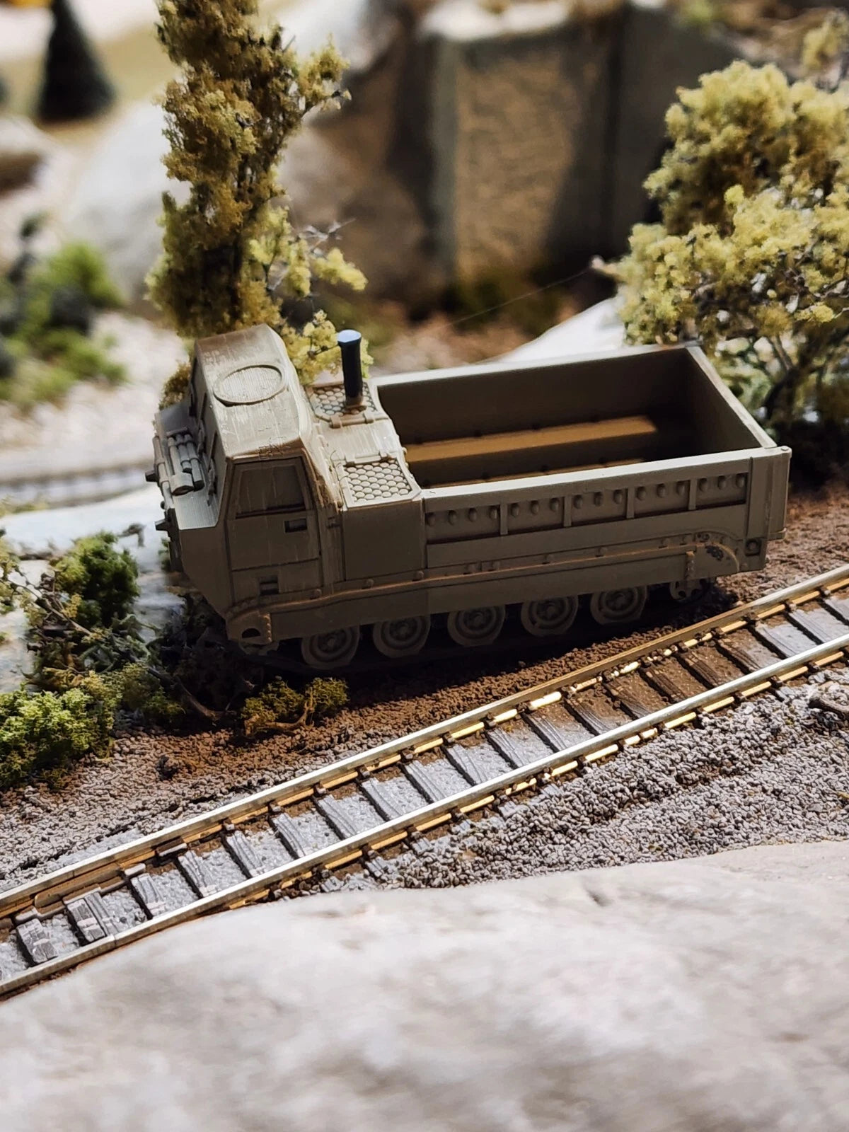 HO Scale 1:87 M548 Tracked Cargo Carrier un-Covered OD Green US Army