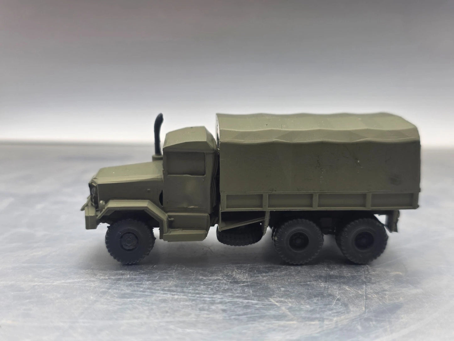 HO Scale 1:87 M35 2½-ton 6×6 cargo truck Closed Bed OD Green - "Deuce and a Half"
