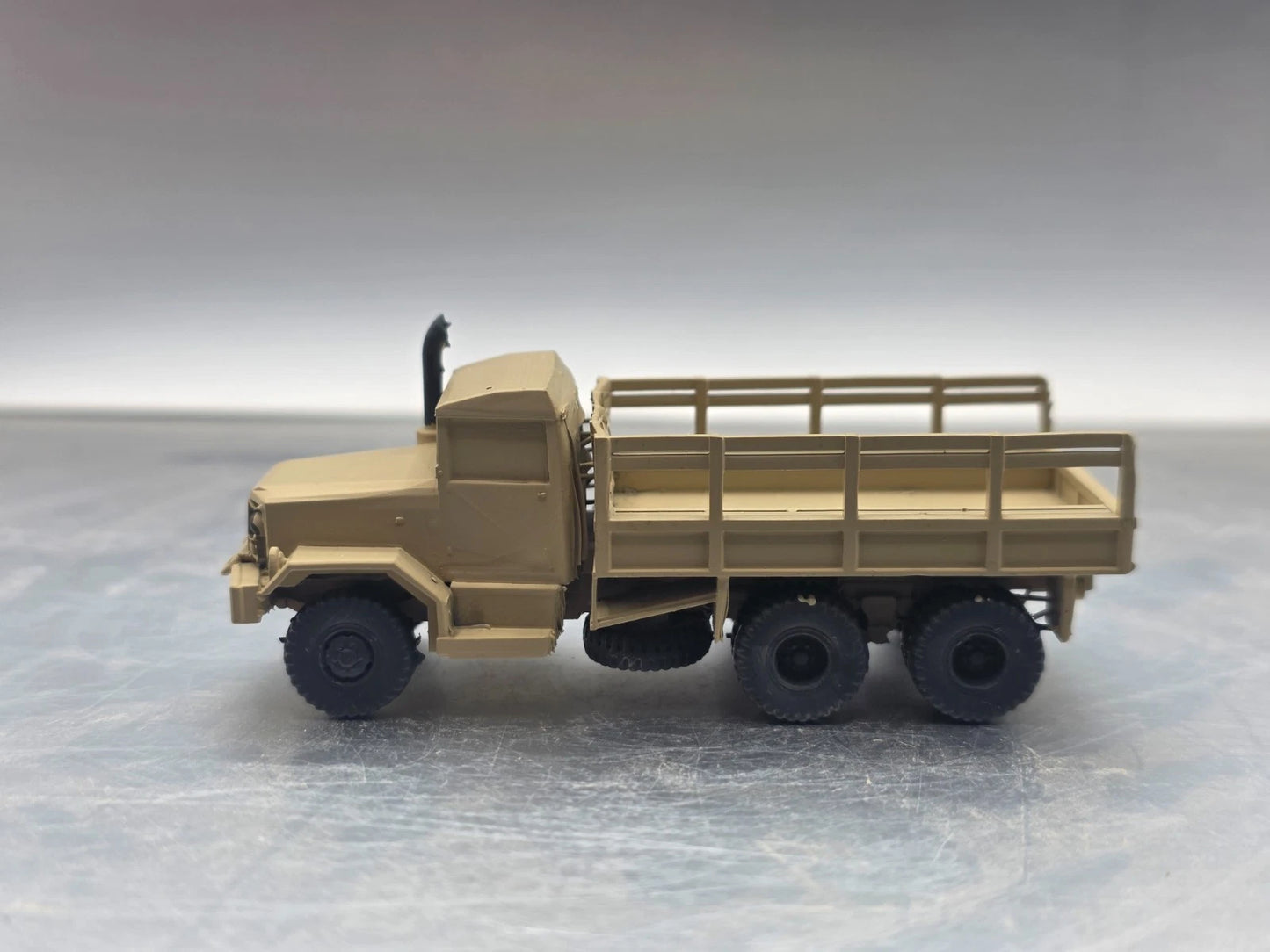 HO Scale 1:87 M35 2½-ton 6×6 cargo truck Open Bed Desert Camo - "Deuce and a Half"