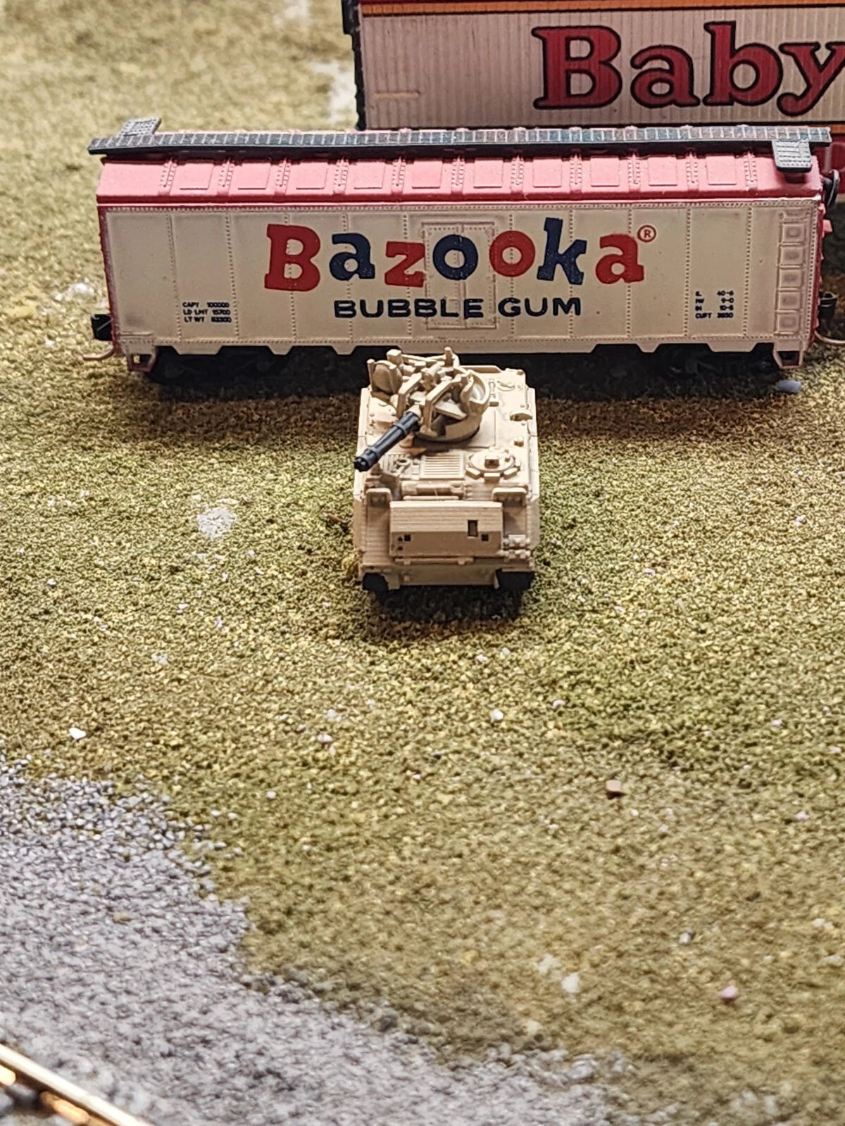 N Scale 1:160 M163 Vulcan Air Defense System (VADS) - US Army Desert Camo