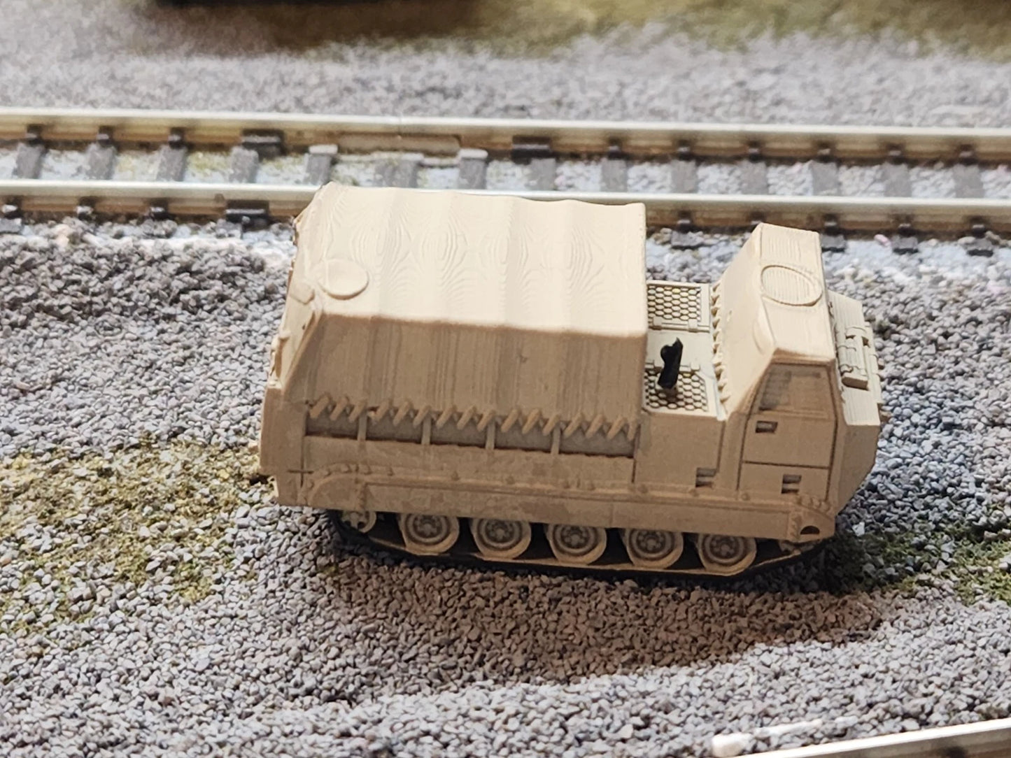 N Scale 1:160 M548 Tracked Cargo Carrier Covered Desert Camo US Army