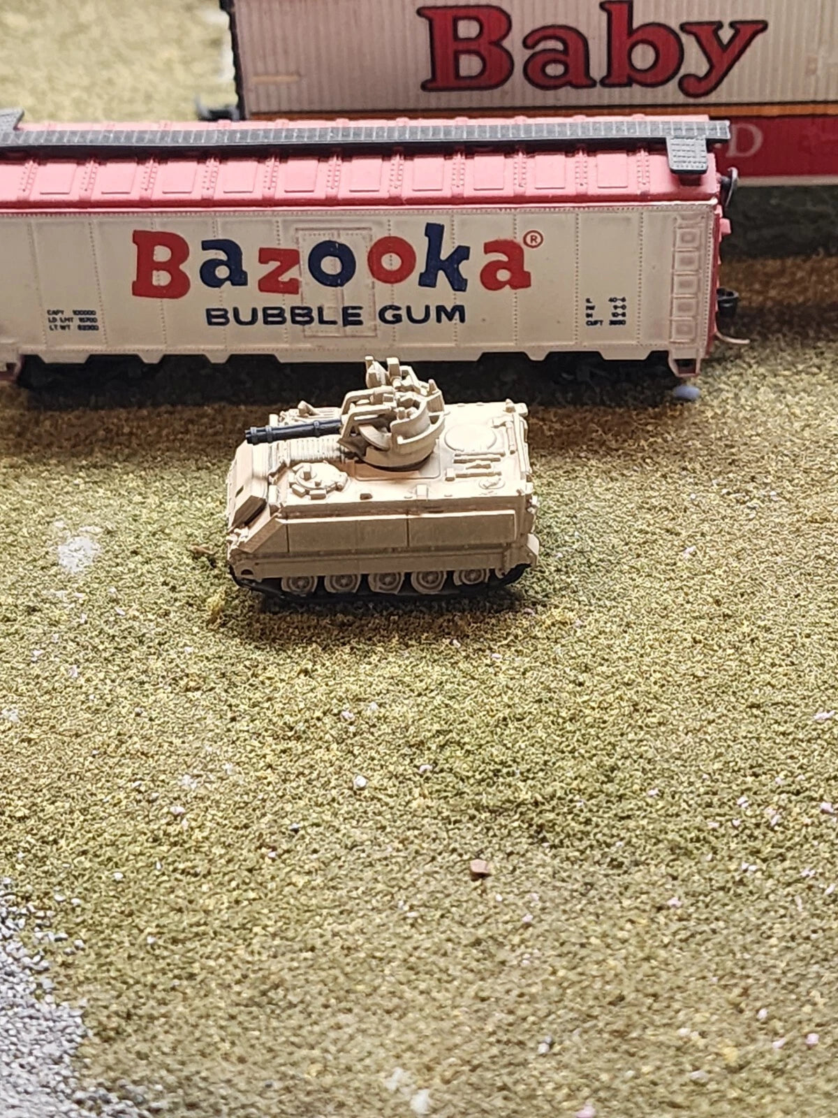 N Scale 1:160 M163 Vulcan Air Defense System (VADS) - US Army Desert Camo